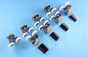 Ролики DC1027 Ø 25 мм на 2 двери, 4 верхние (двойные, сменные) + 4 ниж. (двойные, с кнопкой) металл